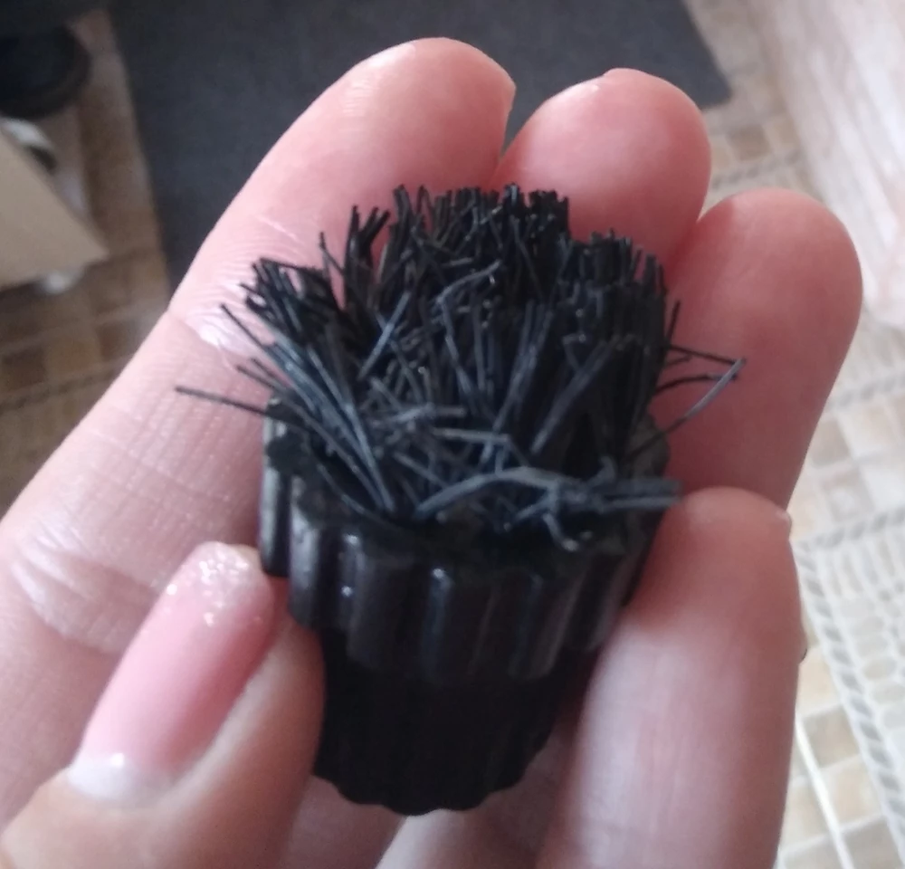 Парогенератор хороший, но пластиковая щётка не выдержала температуру, расплавилась через 5 мин.