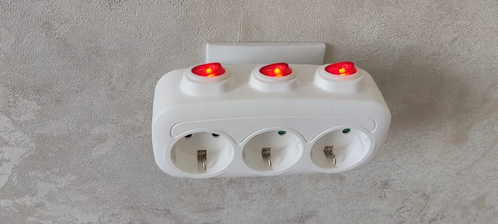 Мне понравилось. Упаковка хорошая - в пленке с пупырышками. Добротный, Качественный и прочный пластик на ощущение. Надеюсь и послужит так.