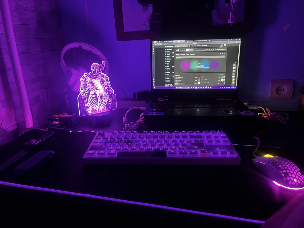 Всё с ним хорошо) светится мышкой елозить норм))