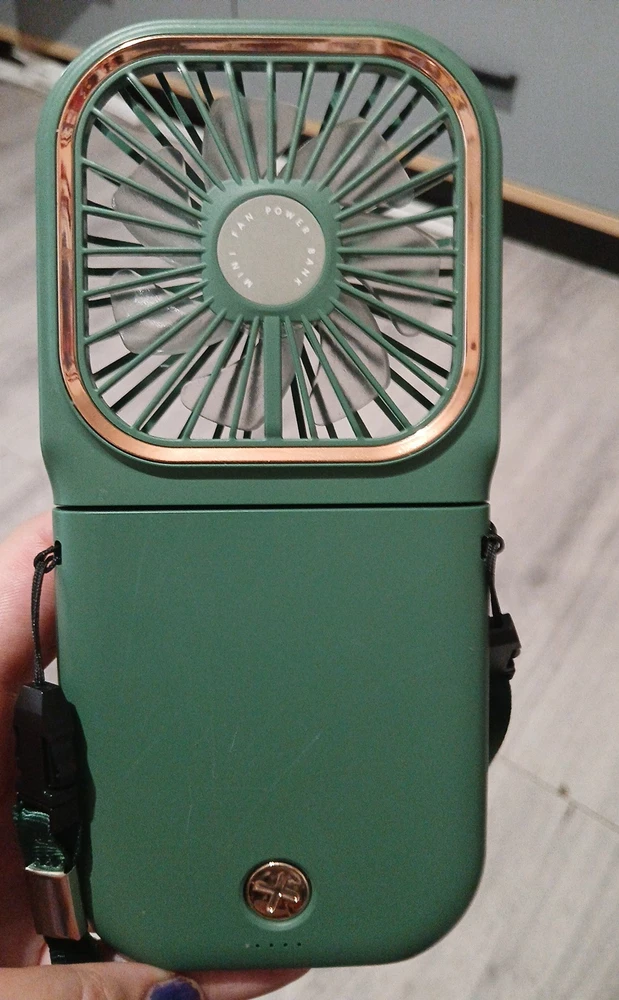 Пользуюсь месяц,работает ещё))Использую  дома и на улице.Отлично спасает от жары в автобусе, очереди магазина.На шею не вешаю, так как от шнурка шея потеет))Кто не любит жару идеальное решение!))Три режима,первого достаточно в помещении.Как повербанк показал себя отлично.