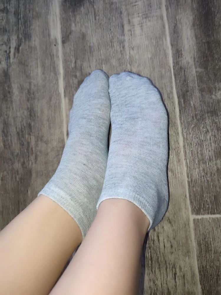 Удобные носочки. Цвета базовые. Хб, ноги не потеют. С кроссовками отлично носить.