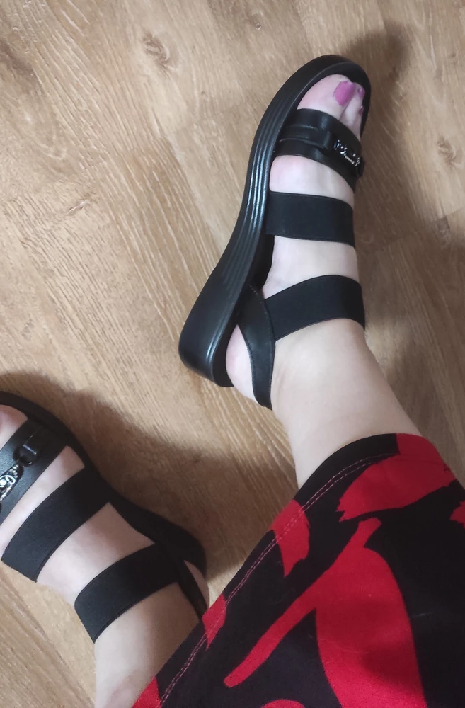 Хорошие сандали, соответствует описанию